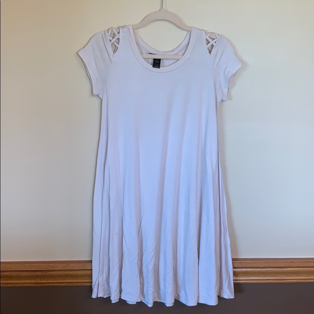 Cream/Nude short sleeve dress from Buckle - Small